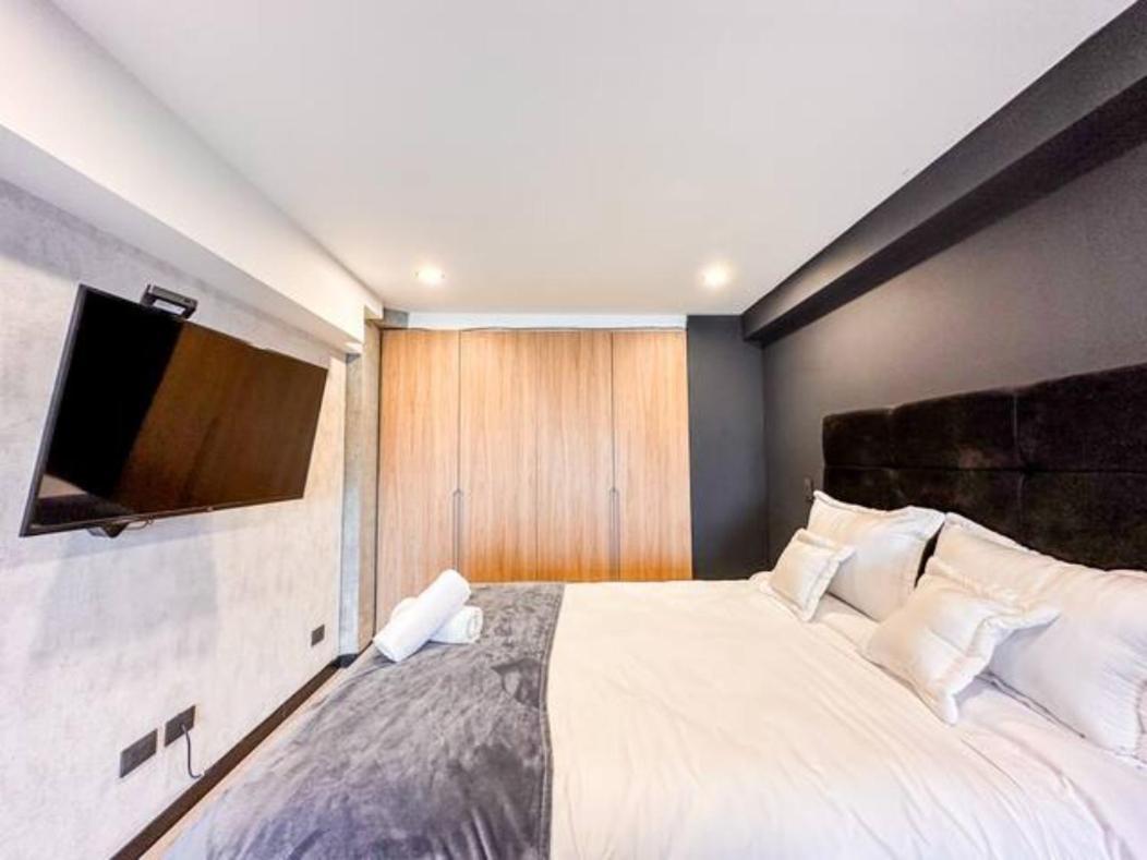 Skyline - Elegant Living With Coworking & Scenic Views Appartement