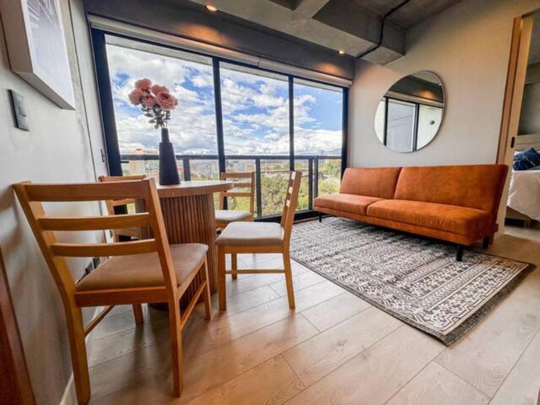Skyline - Elegant Living With Coworking & Scenic Views Appartement *
