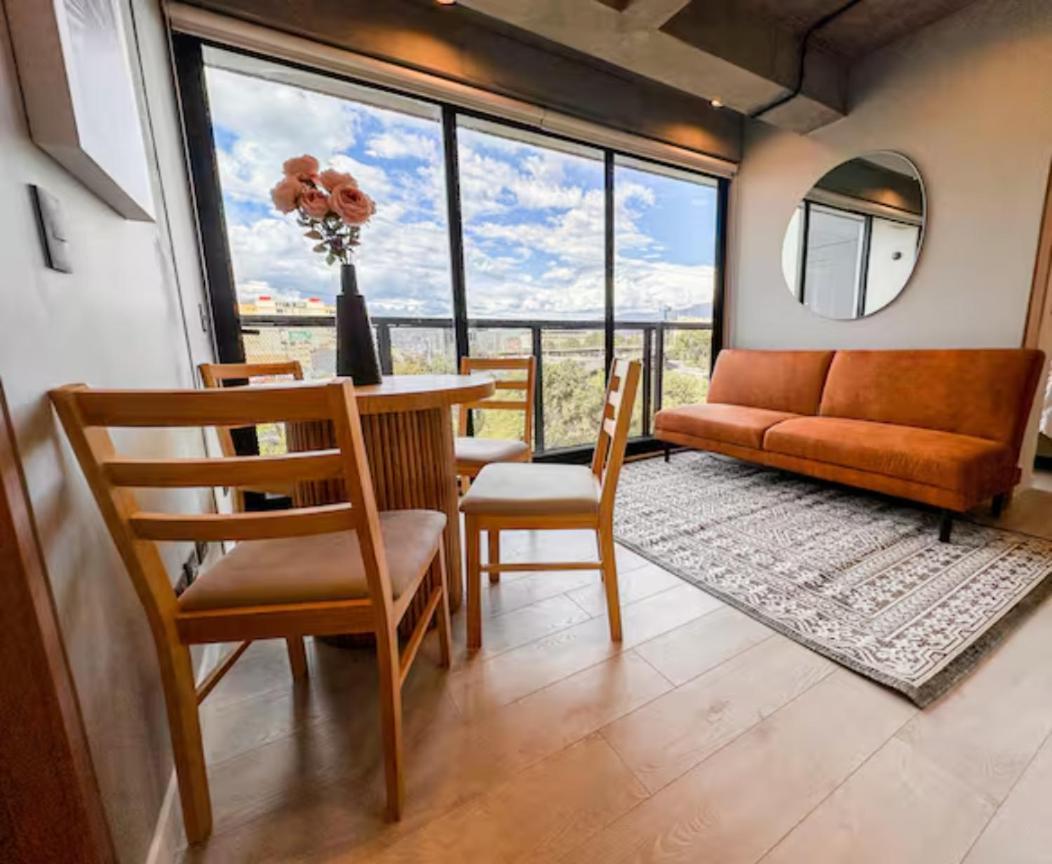 Appartement Skyline - Elegant Living With Coworking & Scenic Views *