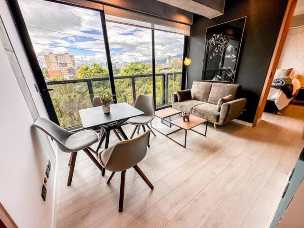 Skyline - Elegant Living With Coworking & Scenic Views Appartement *